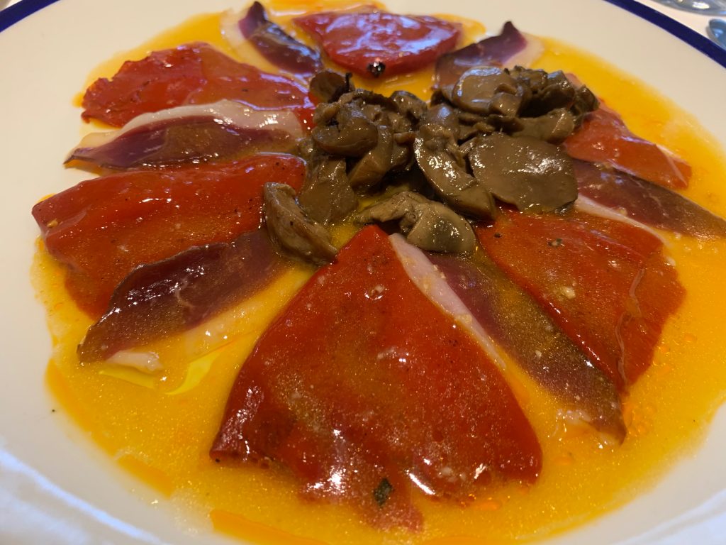 Ensalada de pimientos, hongos y jamón de pato Chef Claudio