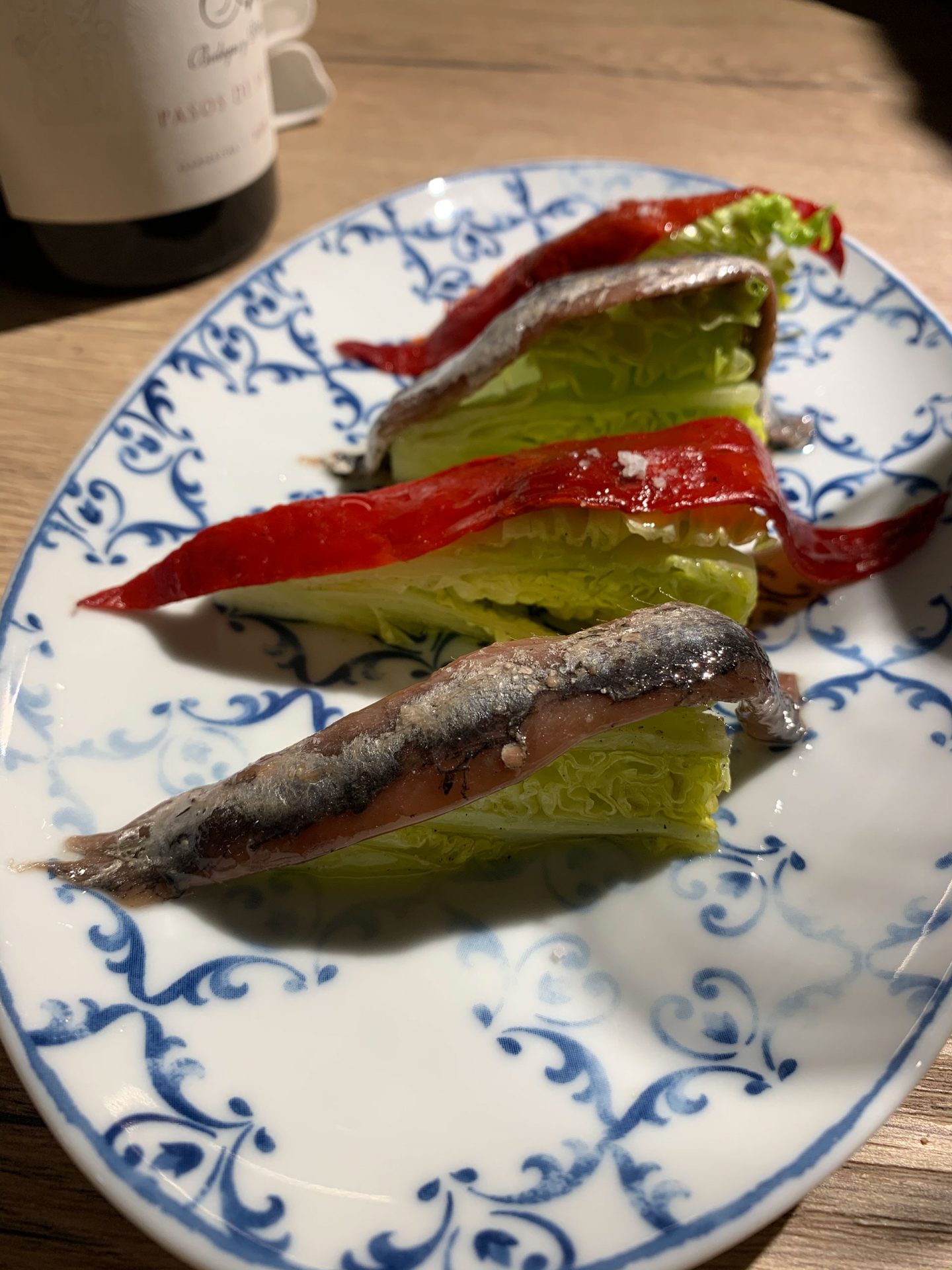 Nigiri de cogollos de Tudela con anchoa y pimiento