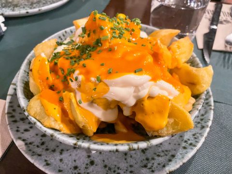 Patatas bravas cervecería Williams
